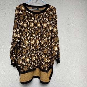 Brown and Black Crew Neck Sweater with Elegant Design